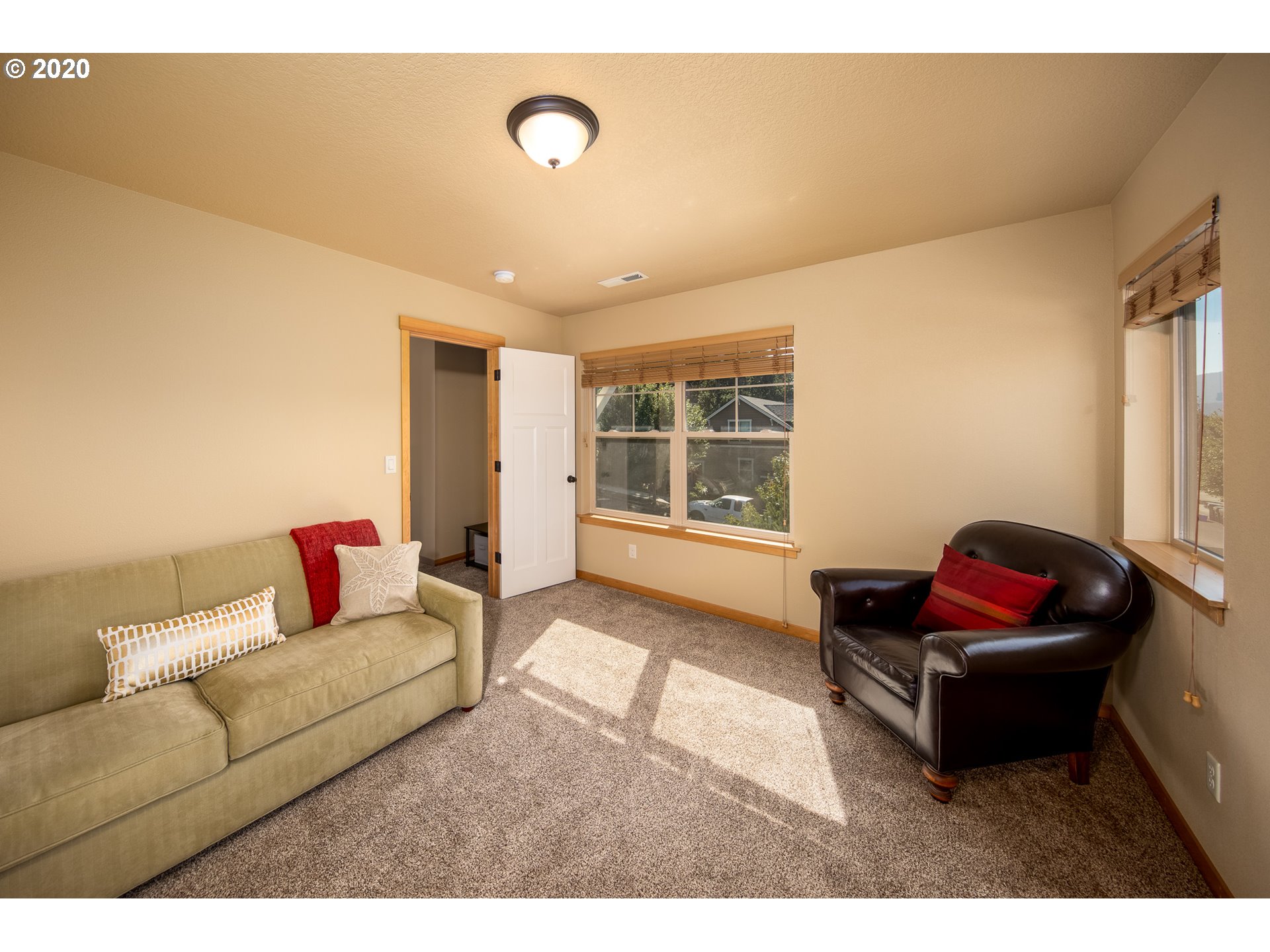 1021 Redtail Loop Hood River, OR 97031 - Photo 16 of 32