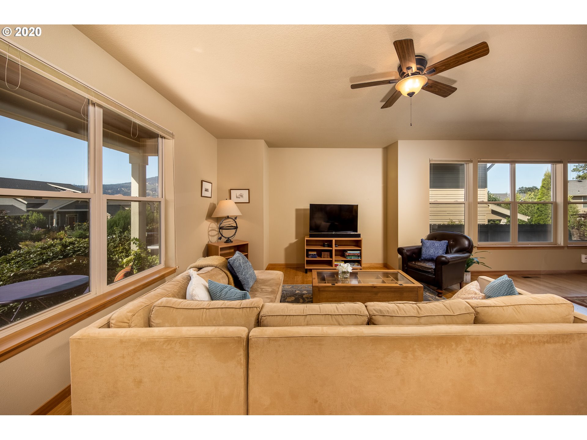 1021 Redtail Loop Hood River, OR 97031 - Photo 3 of 32