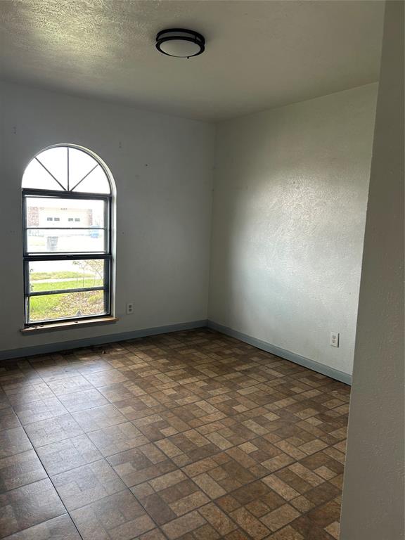 633 Valley View Drive Allen, TX 75002 - Photo 2 of 7