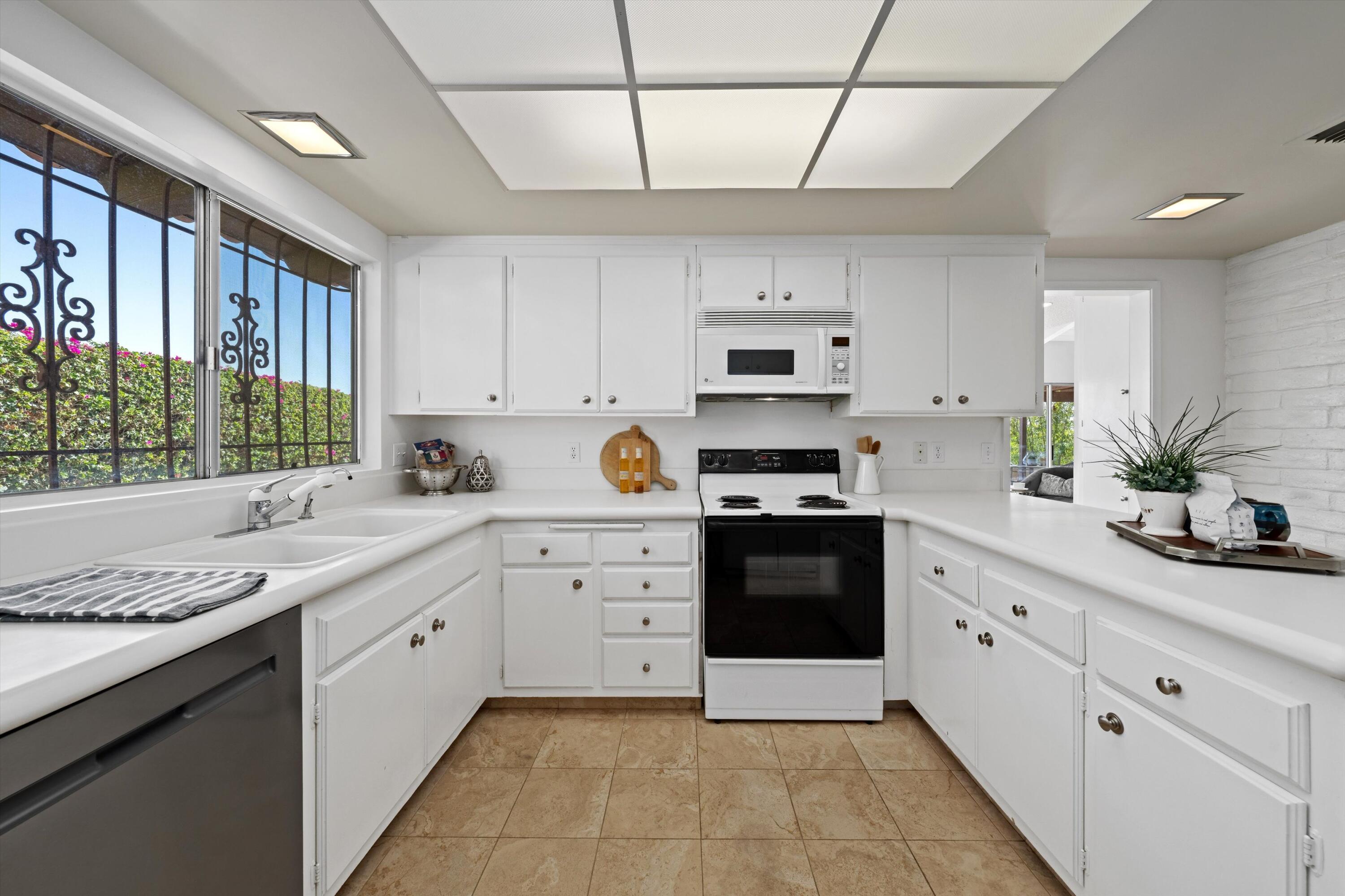 40270 Paseo Del Rey Rancho Mirage, CA 92270 - Photo 19 of 41 46-62187656
