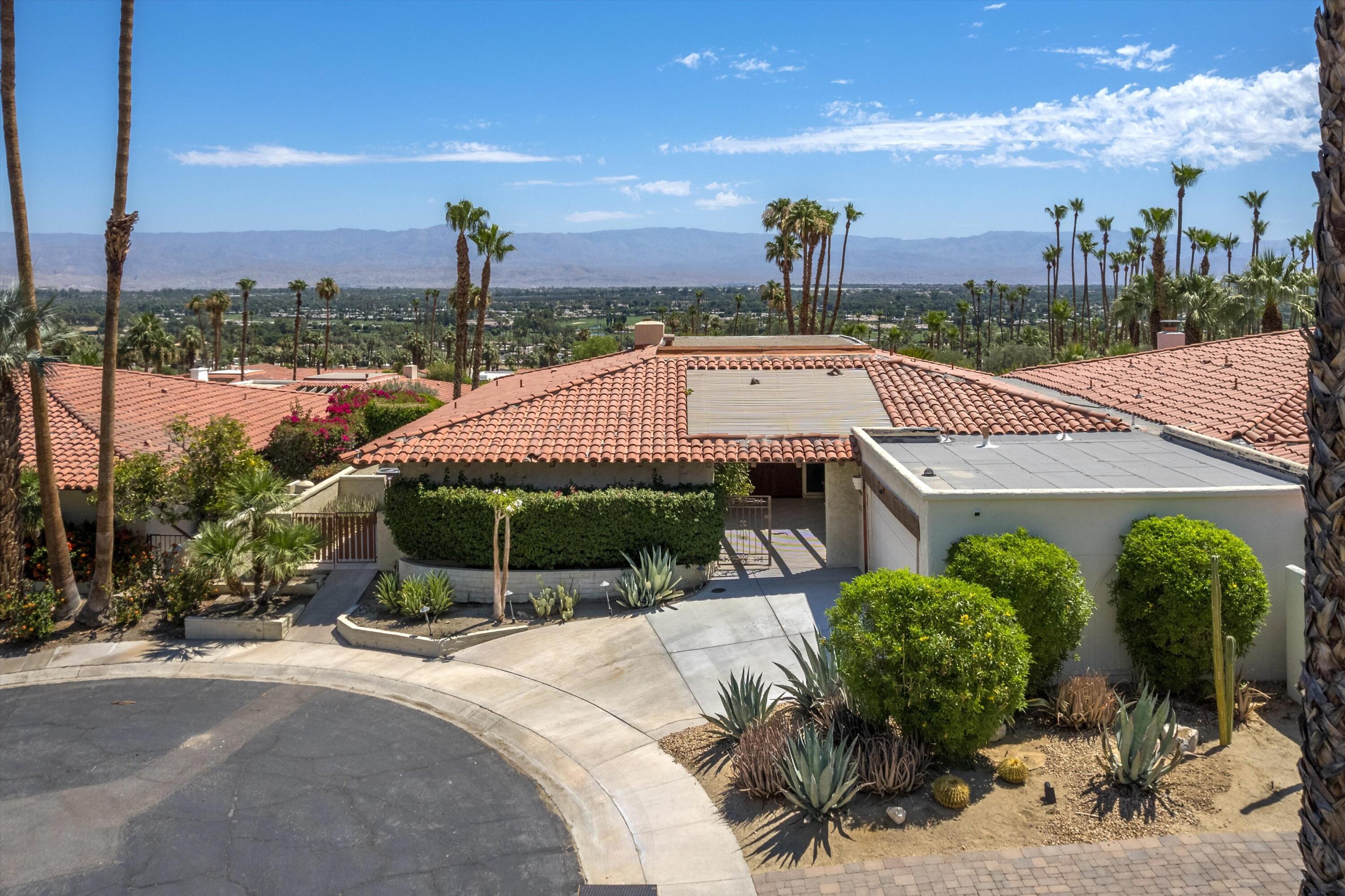 40270 Paseo Del Rey Rancho Mirage, CA 92270 - Photo 36 of 41 a sign board with the view of buildings