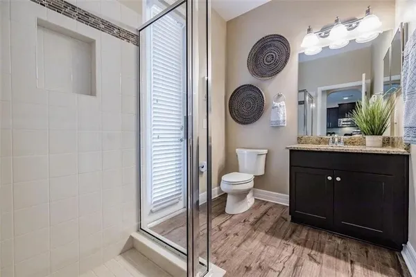 a view of a house with backyard and garden