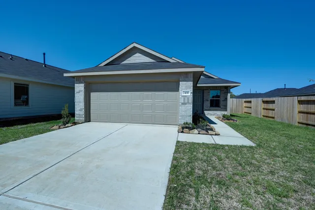 $1,800 | 24110 Wandering Brk Drive, Hockley, TX 77447