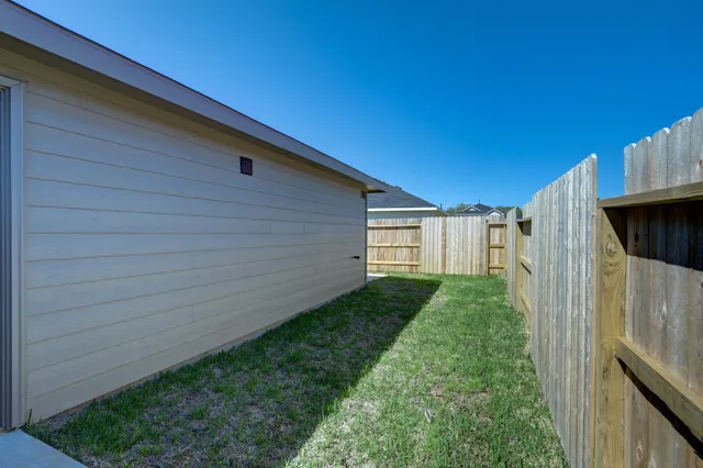 $1,800 | 24110 Wandering Brk Drive, Hockley, TX 77447