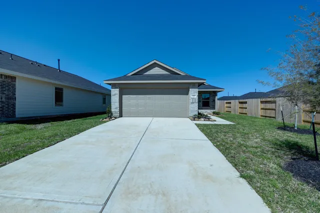 $1,800 | 24110 Wandering Brk Drive, Hockley, TX 77447