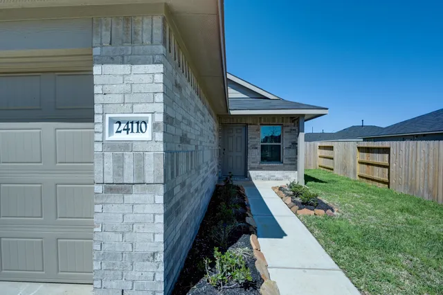 $1,800 | 24110 Wandering Brk Drive, Hockley, TX 77447