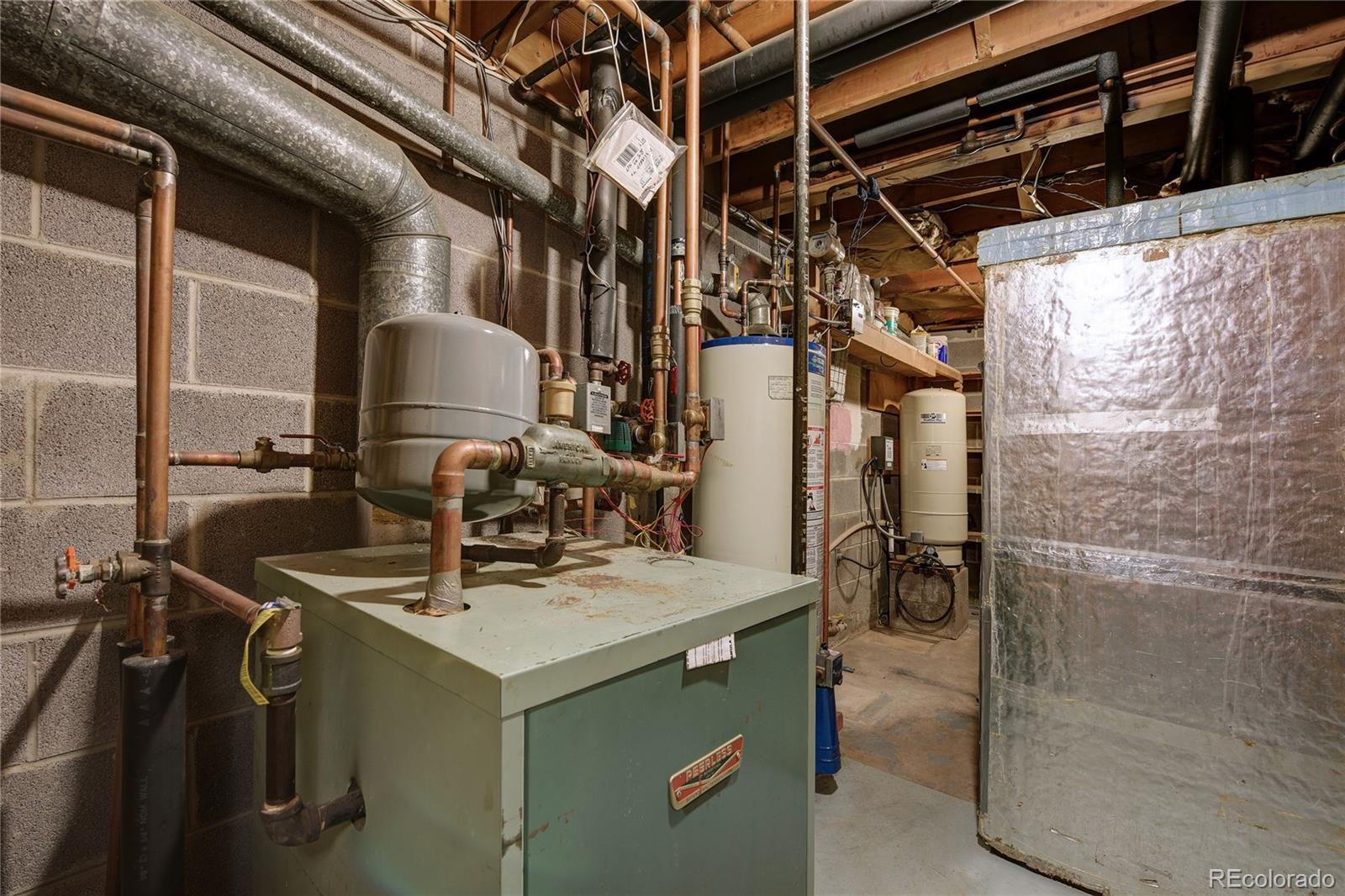 4405 Agate Road Boulder, CO 80304 - Photo 25 of 40 a utility room with washer and dryer