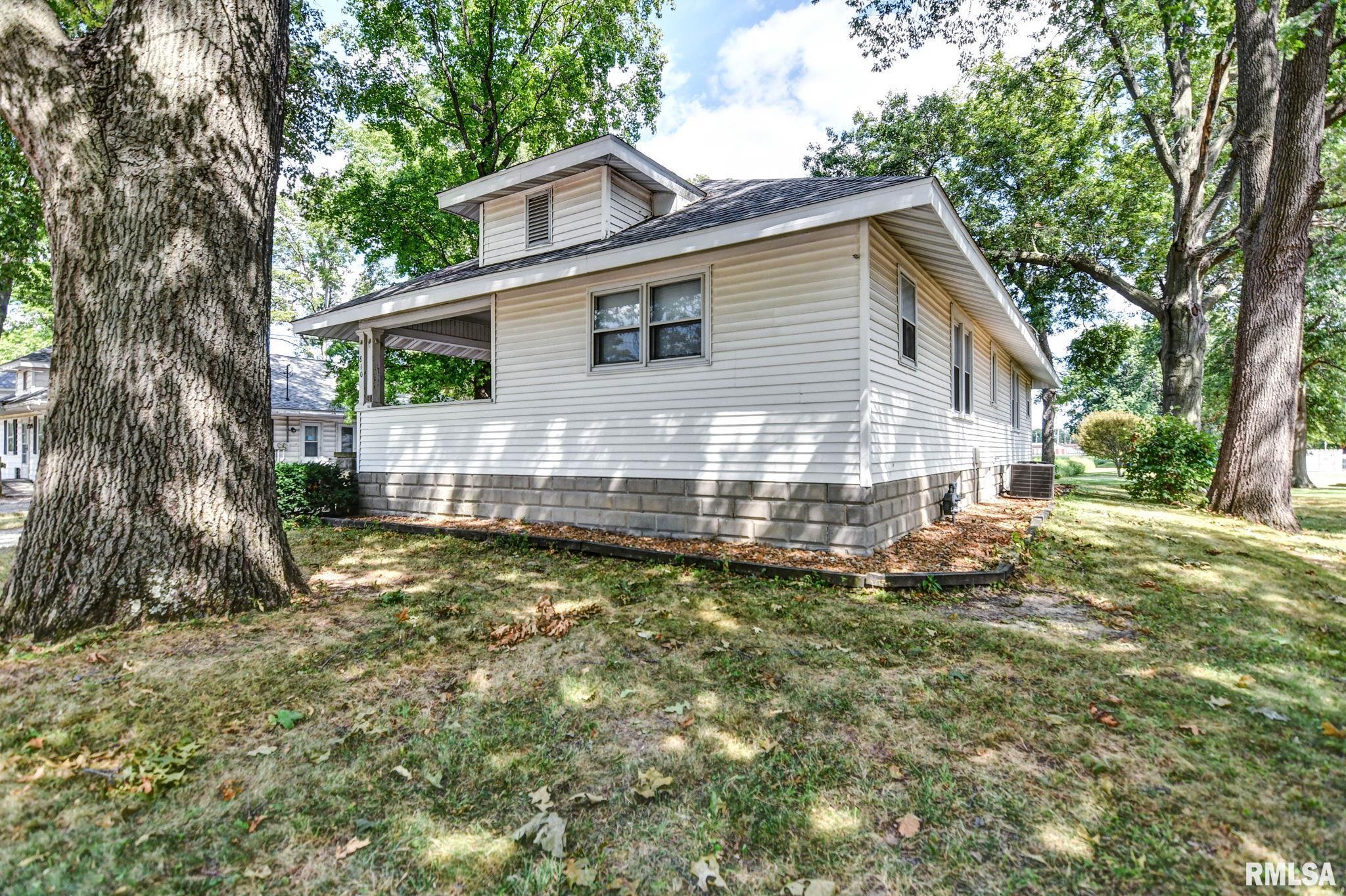 810 North Snodgrass Street Taylorville, IL 62568 - Photo 2 of 43