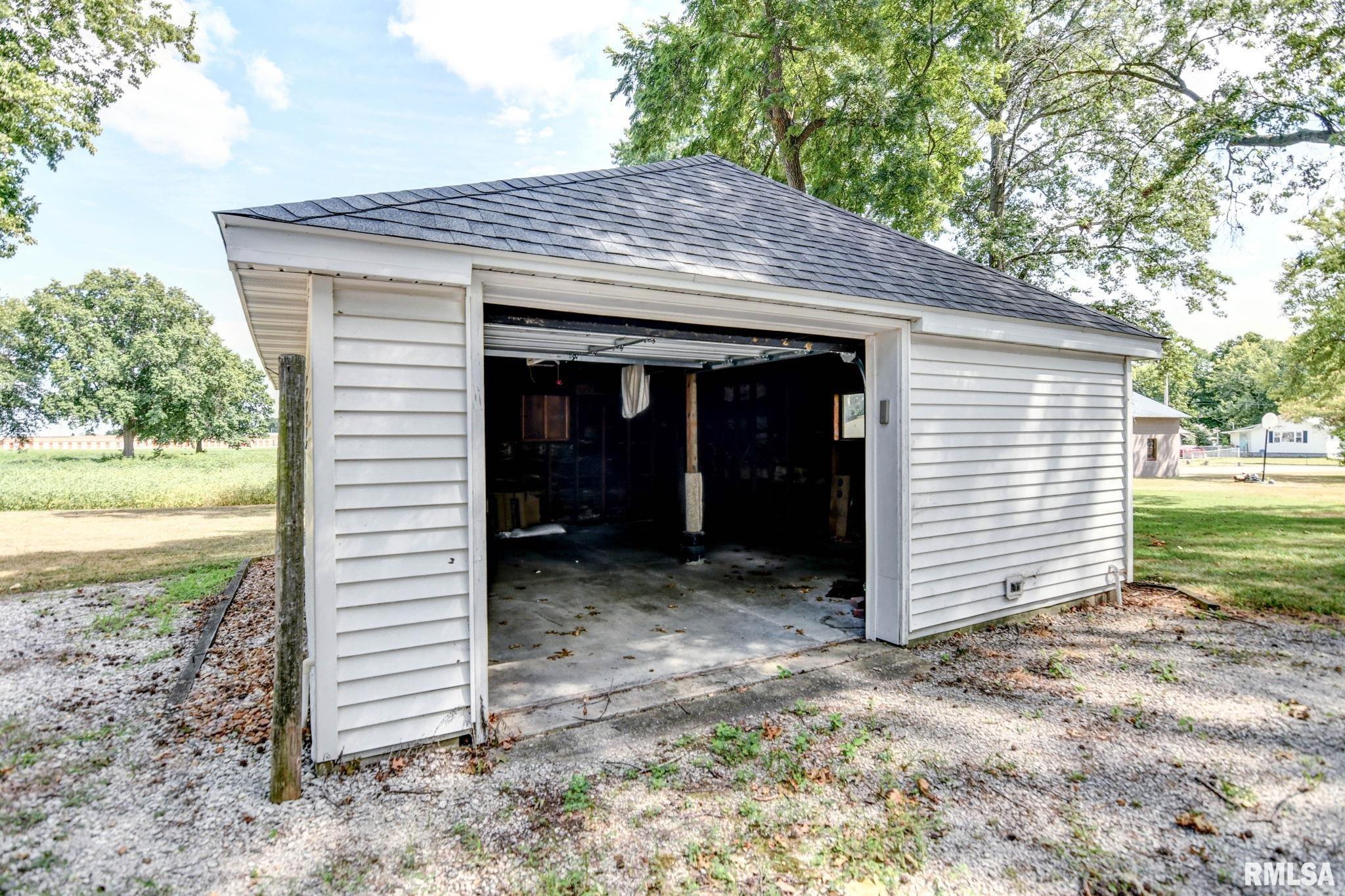 810 North Snodgrass Street Taylorville, IL 62568 - Photo 3 of 43