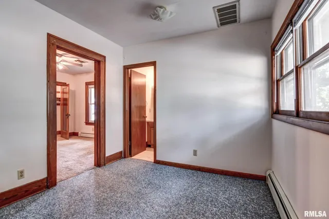 $139,900 | 810 North Snodgrass Street, Taylorville, IL 62568