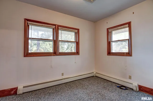 $139,900 | 810 North Snodgrass Street, Taylorville, IL 62568