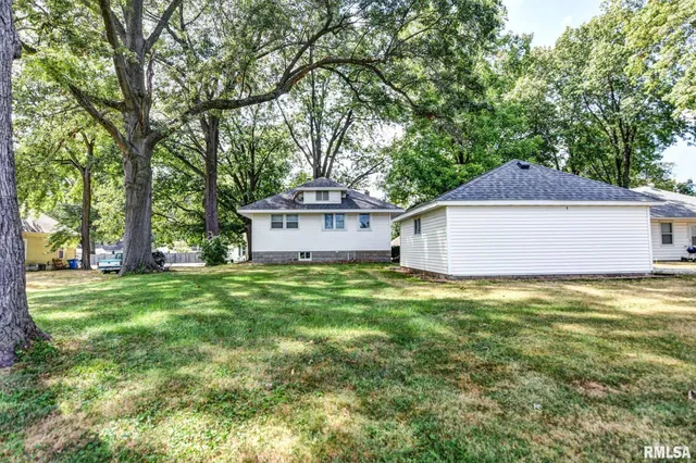 $139,900 | 810 North Snodgrass Street, Taylorville, IL 62568