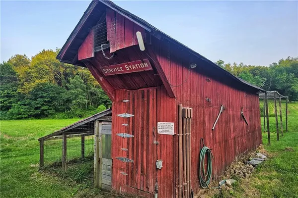 a view of an house with a yard