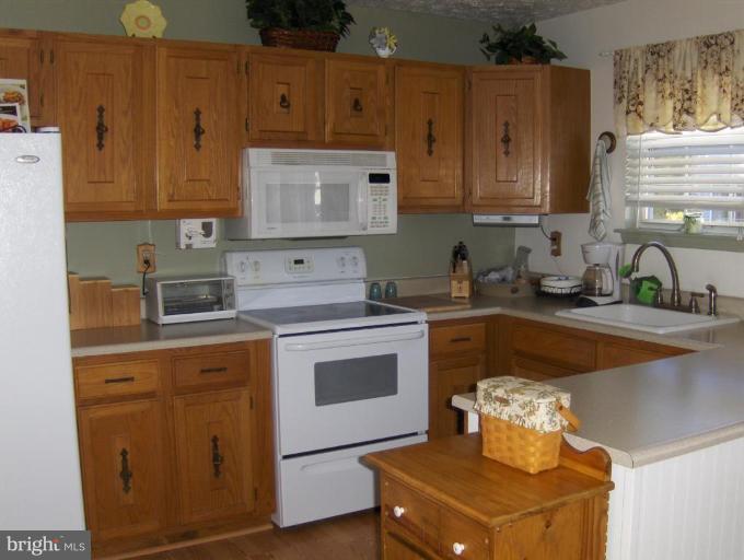 4042 Issacs Road Middle River, MD 21220 - Photo 4 of 15 Kitchen