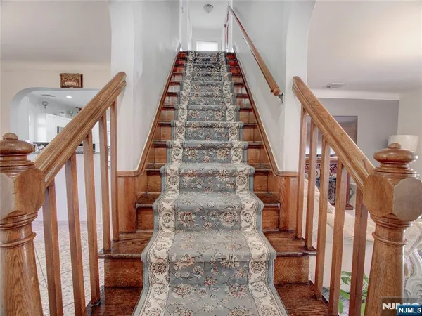 $815,000 | 569 Monroe Place, Ridgefield, NJ 07657