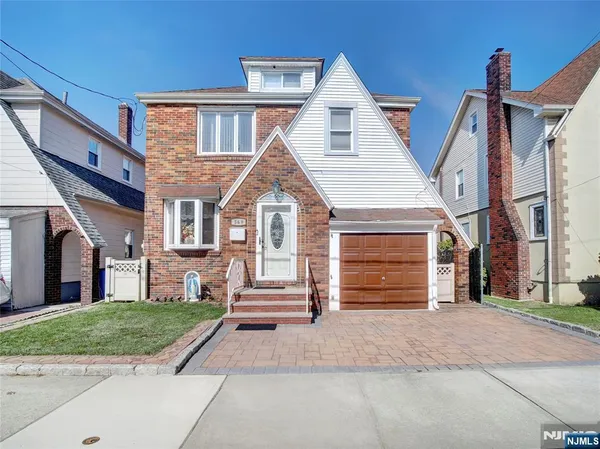 $815,000 | 569 Monroe Place, Ridgefield, NJ 07657