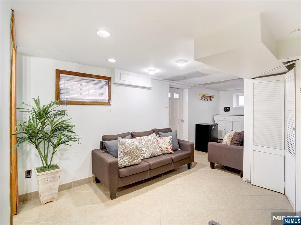 569 Monroe Place Ridgefield, NJ 07657 - Photo 22 of 26