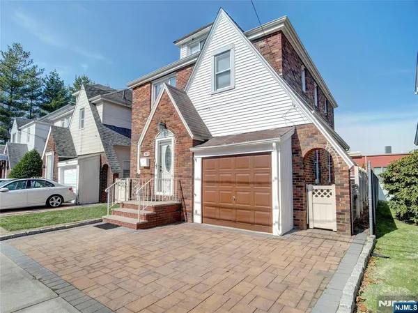 $815,000 | 569 Monroe Place, Ridgefield, NJ 07657