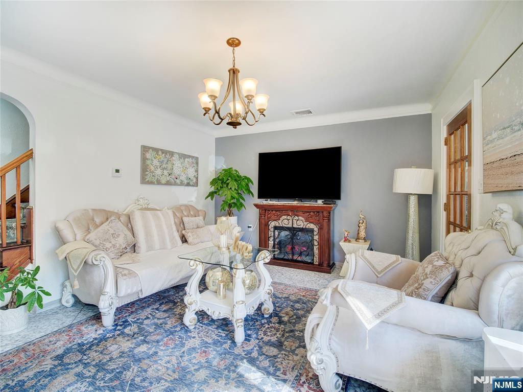 569 Monroe Place Ridgefield, NJ 07657 - Photo 5 of 26