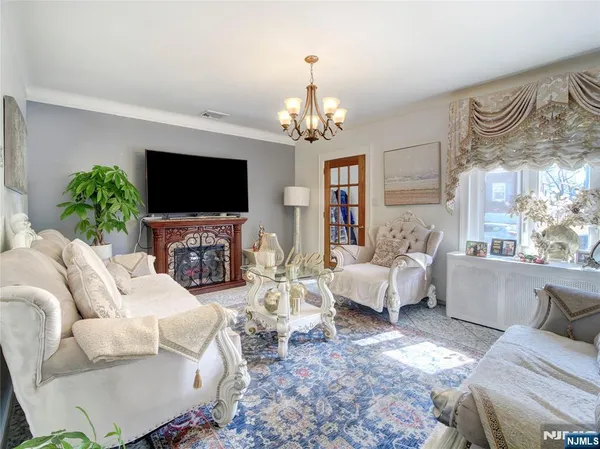 $815,000 | 569 Monroe Place, Ridgefield, NJ 07657