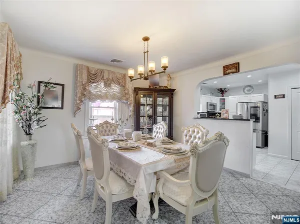 $815,000 | 569 Monroe Place, Ridgefield, NJ 07657