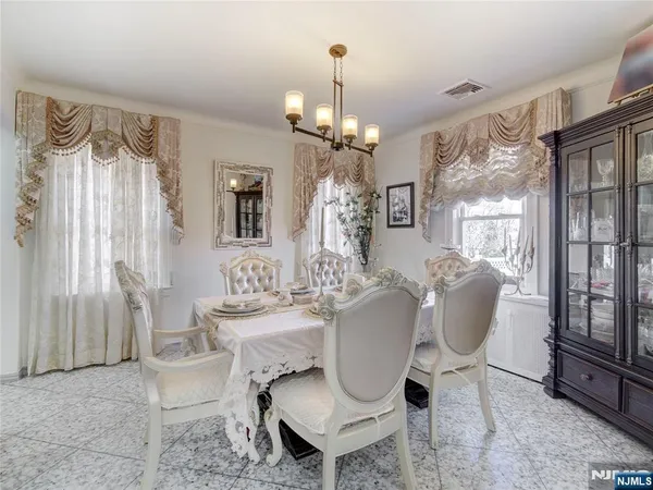 $815,000 | 569 Monroe Place, Ridgefield, NJ 07657