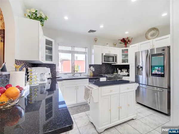 $815,000 | 569 Monroe Place, Ridgefield, NJ 07657