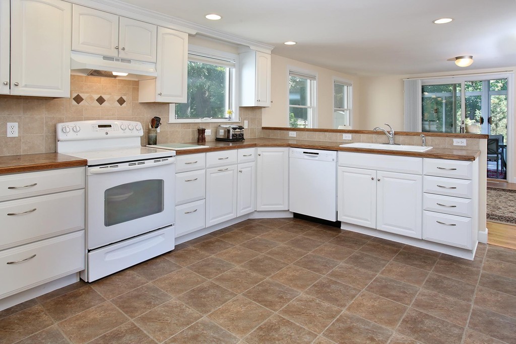 228 Valley Road Needham, MA 02492 - Photo 4 of 7 Gallery Image 4
