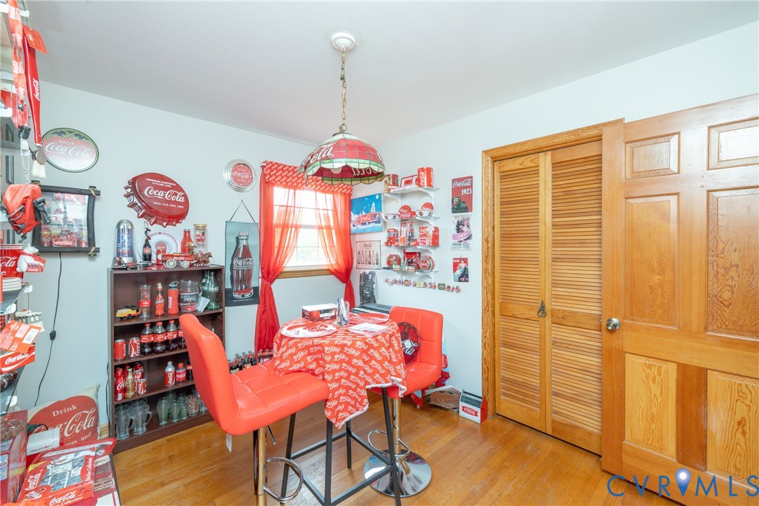 712 Keswick Road Colonial Heights, VA 23834 - Photo 19 of 34 a dining room with furniture and a window