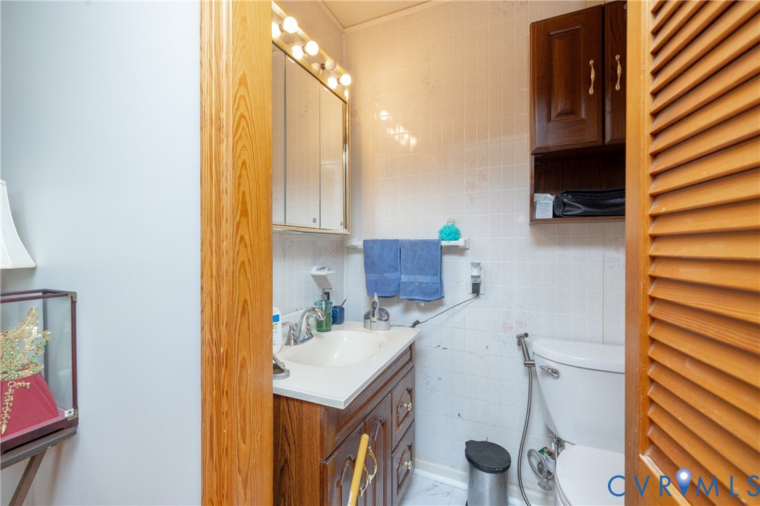 712 Keswick Road Colonial Heights, VA 23834 - Photo 26 of 34 a bathroom with a sink a toilet and shower curtain