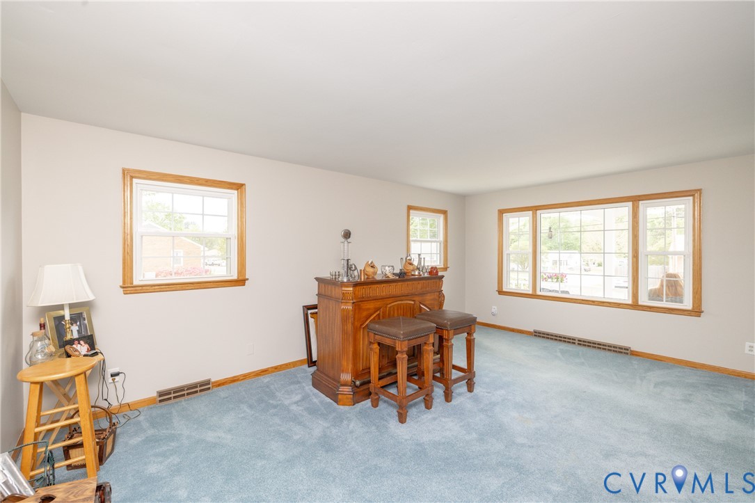 712 Keswick Road Colonial Heights, VA 23834 - Photo 8 of 34 a living room with furniture and a window