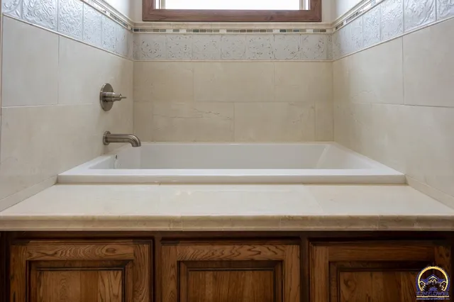 $825,000 | 7630 Southeast Berryton Road, Berryton, KS 66409