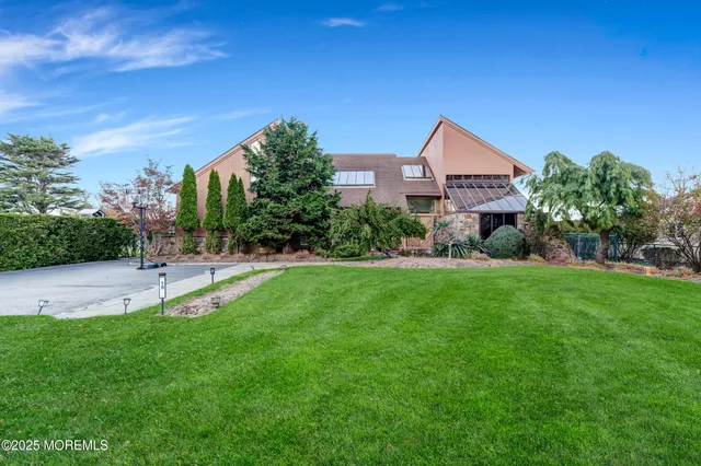 a view of a house with a yard