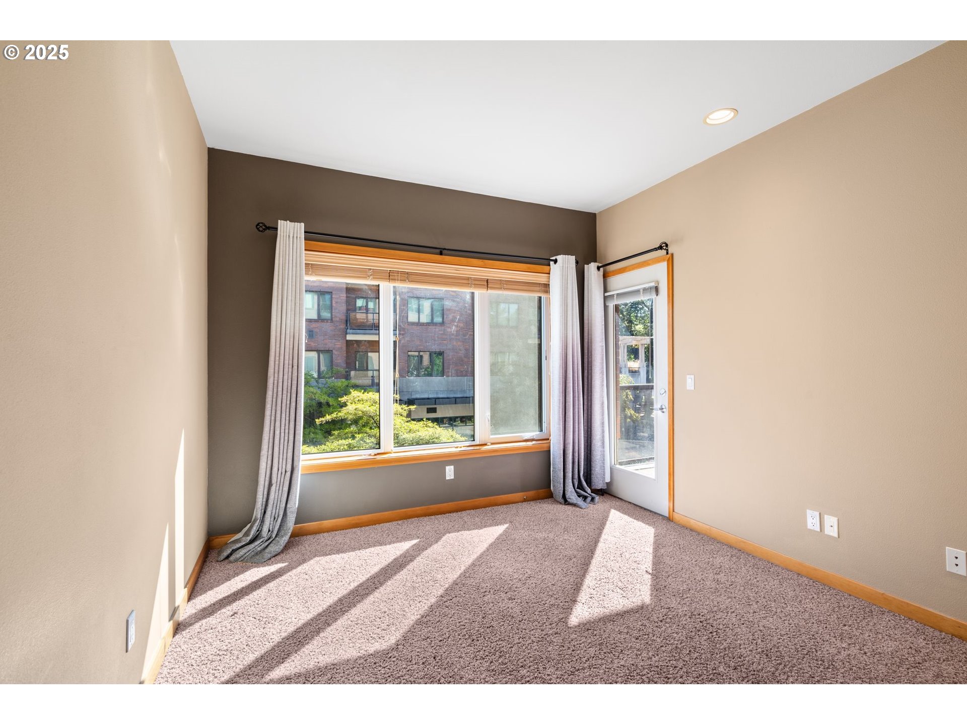 400 West 8th Street, Unit 236 Vancouver, WA 98660 - Photo 20 of 35 a view interior of the house with a large window