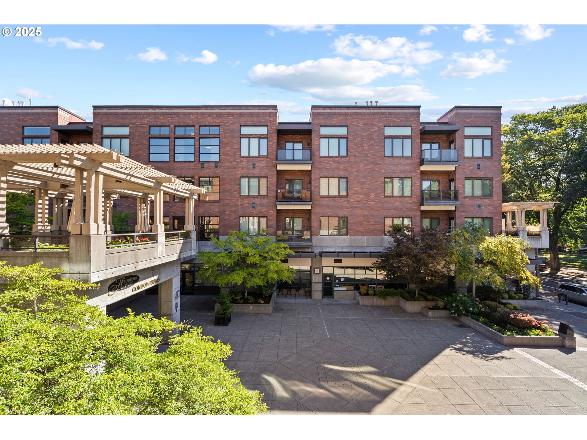 400 West 8th Street, Unit 236 Vancouver, WA 98660 - Photo 27 of 35 a front view of a multi story building