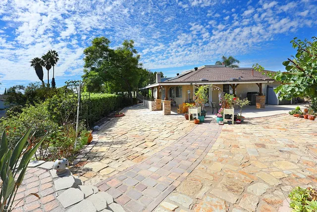 a view of outdoor space yard and porch