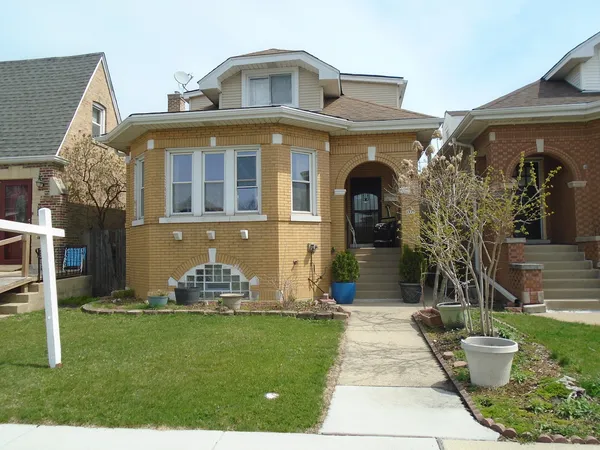 $485,000 | 2917 North Long Avenue, Chicago, IL 60641