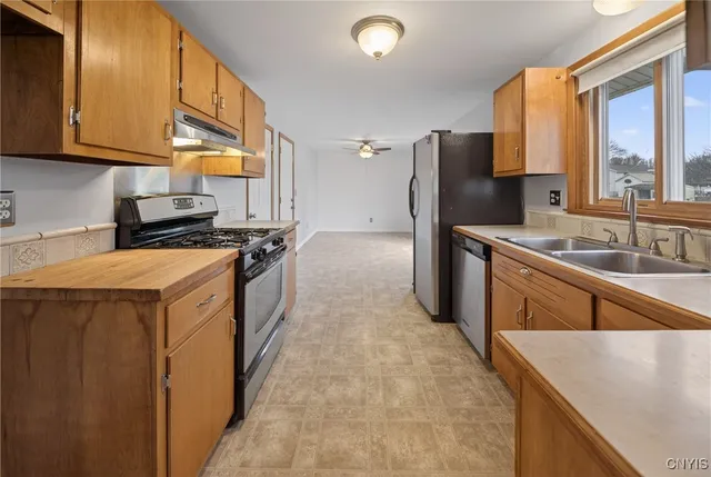 $229,000 | 202 Briarhurst Lane, Camillus, NY 13031