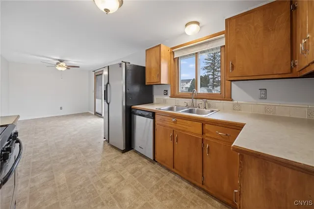 $229,000 | 202 Briarhurst Lane, Camillus, NY 13031