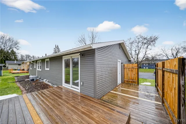 $229,000 | 202 Briarhurst Lane, Camillus, NY 13031