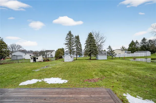 $229,000 | 202 Briarhurst Lane, Camillus, NY 13031