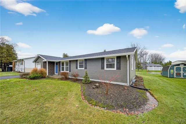 $229,000 | 202 Briarhurst Lane, Camillus, NY 13031