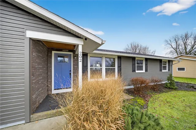 $229,000 | 202 Briarhurst Lane, Camillus, NY 13031