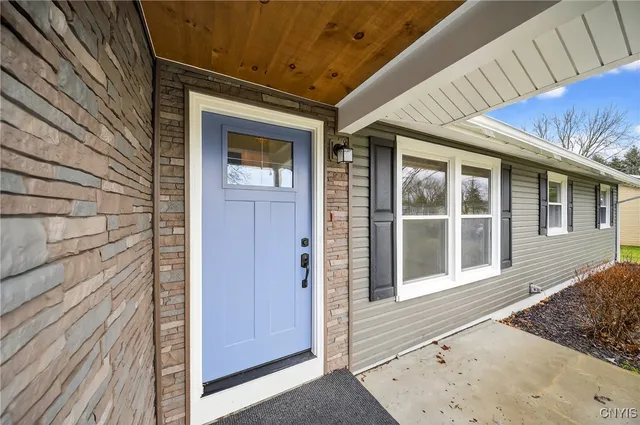 $229,000 | 202 Briarhurst Lane, Camillus, NY 13031