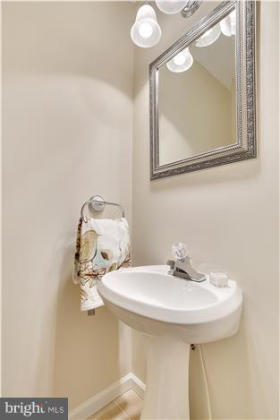 818 Dividing Road Severna Park, MD 21146 - Photo 10 of 30 Main level half Bathroom