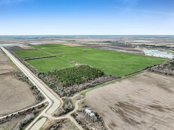 $1,062,500 | 4 Canal Road, Winnie, TX 77665