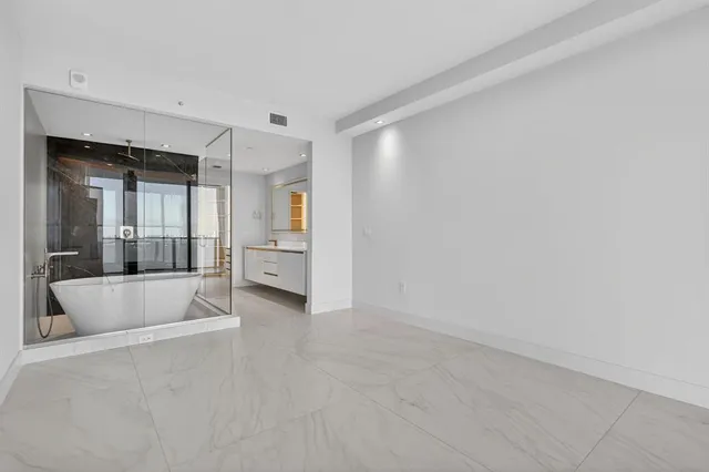 $15,000 | 700 Northeast 24th Street, Unit 2207, Miami, FL 33137