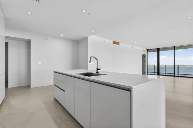 $15,000 | 700 Northeast 24th Street, Unit 2207, Miami, FL 33137