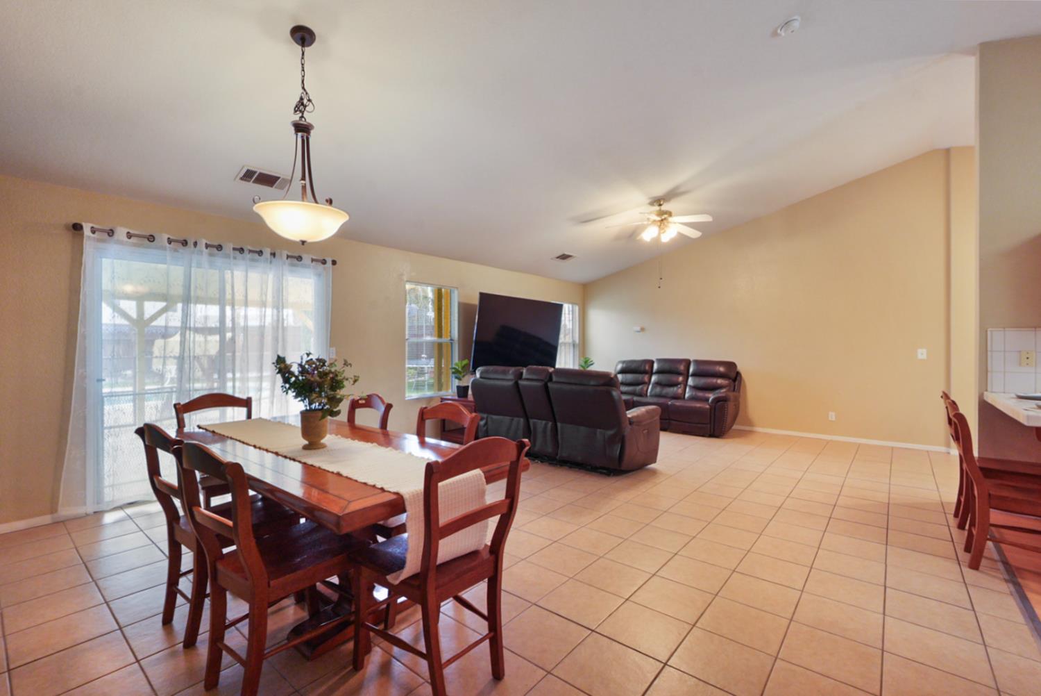 1874 Hartnell Court Los Banos, CA 93635 - Photo 12 of 37