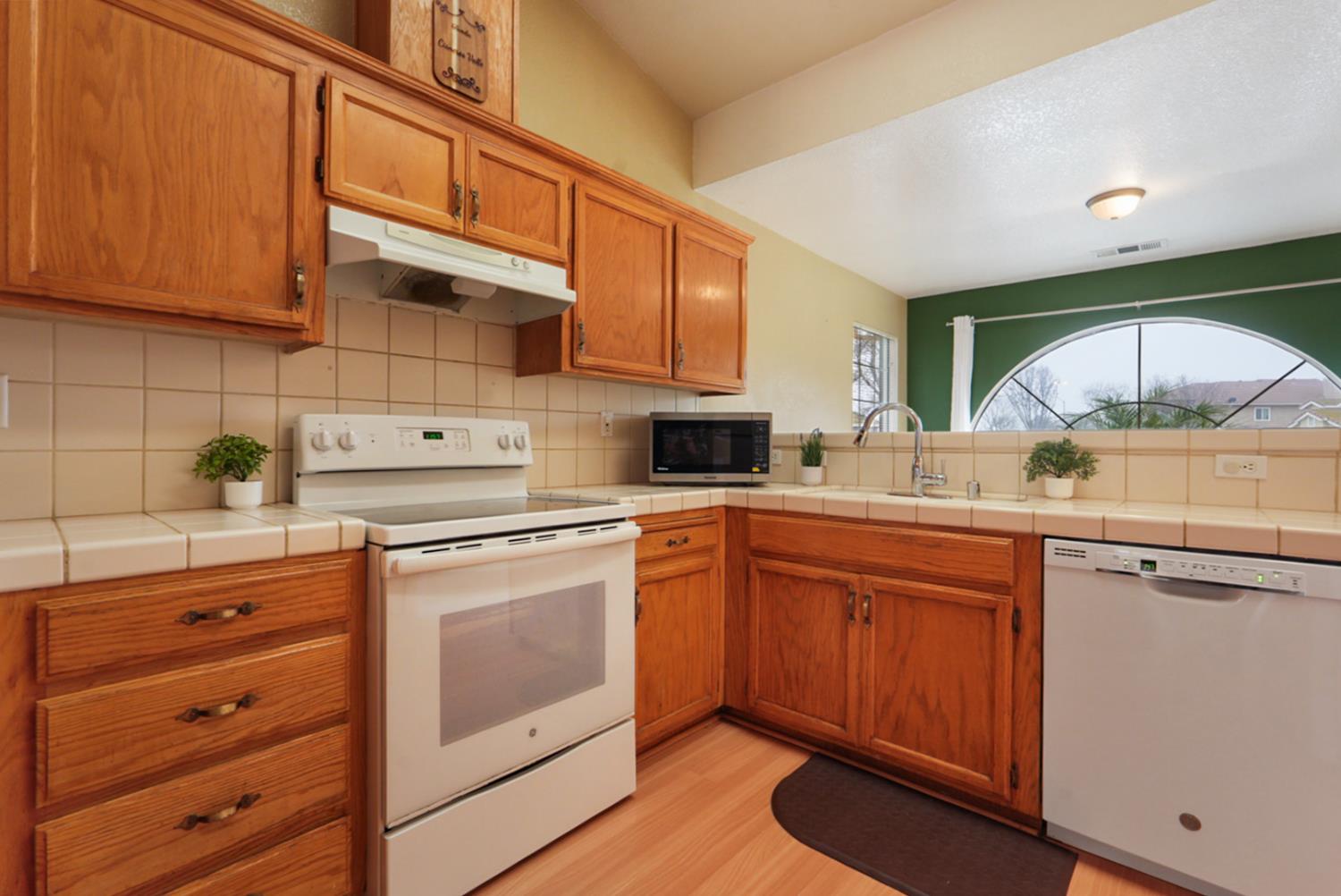 1874 Hartnell Court Los Banos, CA 93635 - Photo 8 of 37